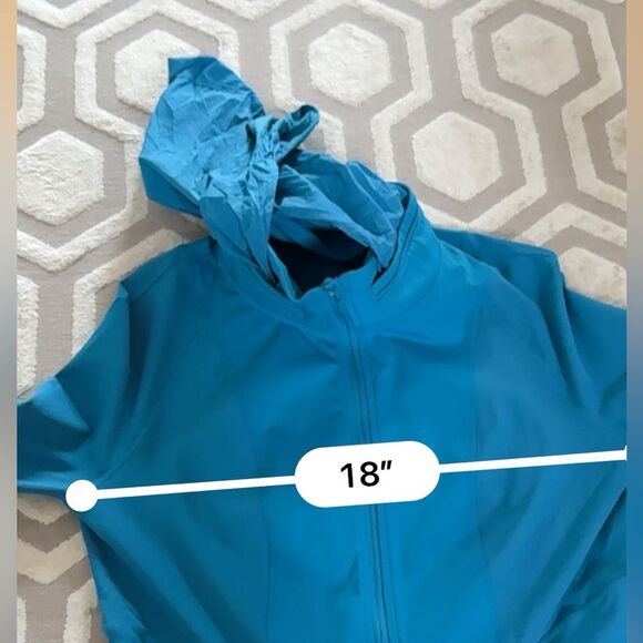 Lululemon Far and Free Jacket in Hawaiian Blue 12 - Picture 10 of 14